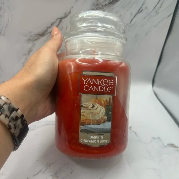 Yankee Candle Bundle of 2 Large 22oz Pumpkin Cinnamon Swirl Parisian Holiday - Picture 2 of 12